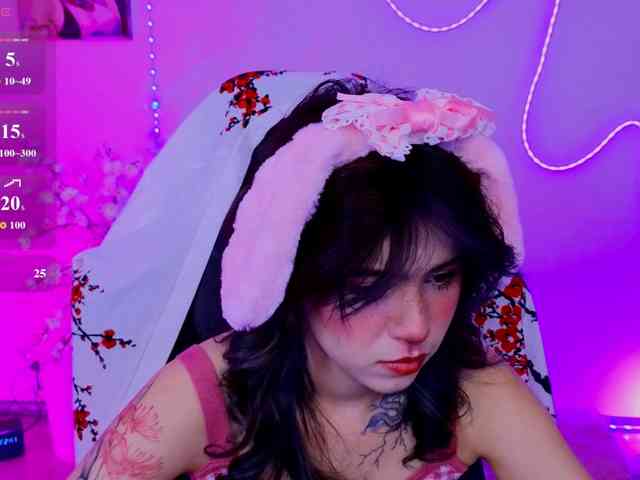 CoralineJones webcam