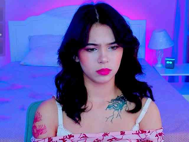 CoralineJones webcam