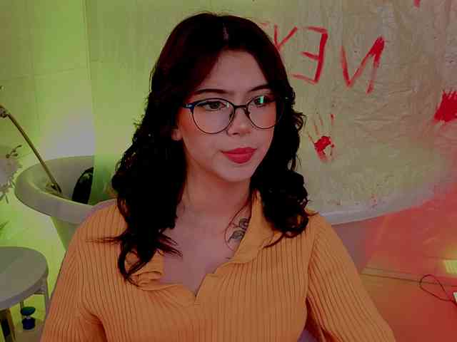 CoralineJones webcam