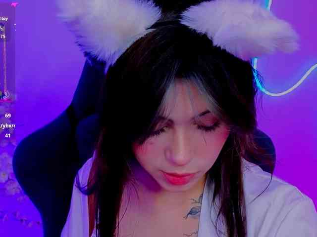 CoralineJones webcam