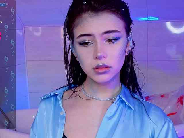 CoralineJones webcam