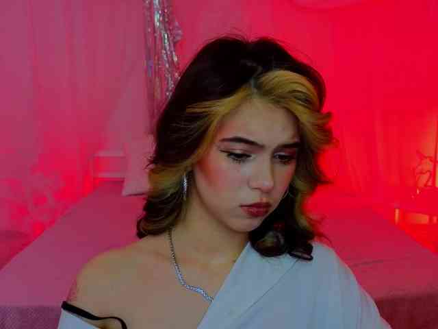 CoralineJones webcam