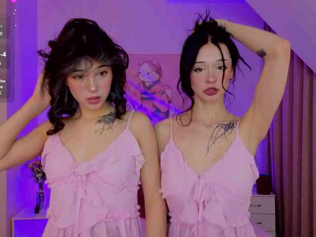 CoralineJones webcam