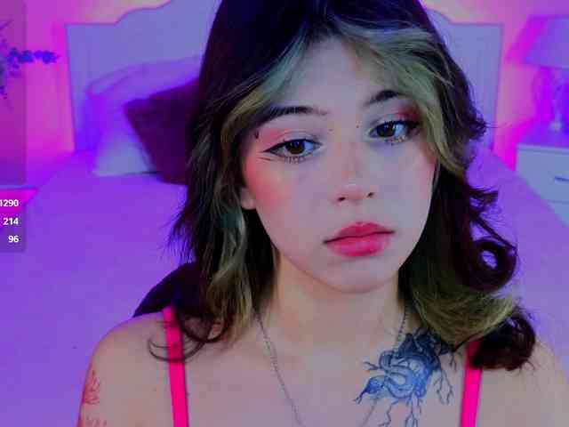 CoralineJones webcam