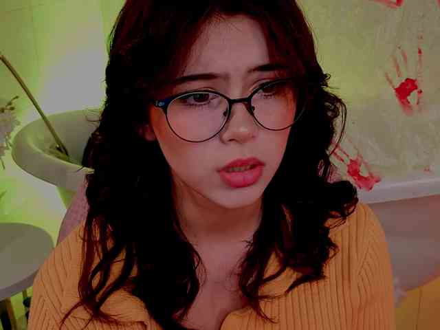 CoralineJones webcam