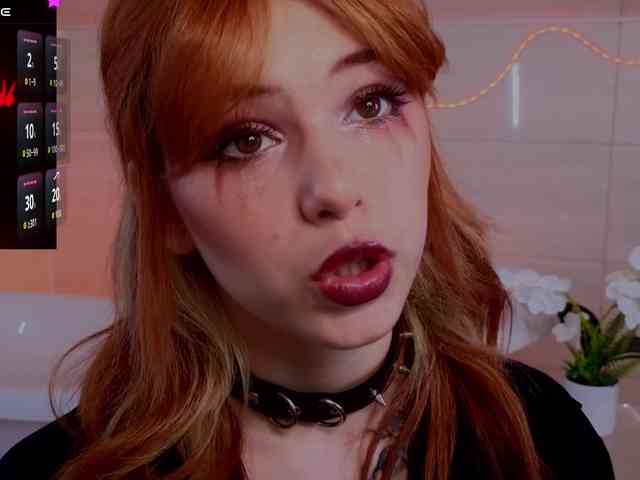 CoralineJones webcam