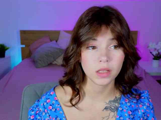 CoralineJones webcam