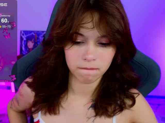 CoralineJones webcam