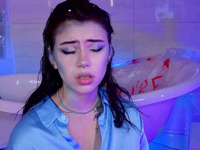 CoralineJones webcam