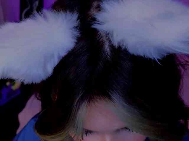 CoralineJones webcam