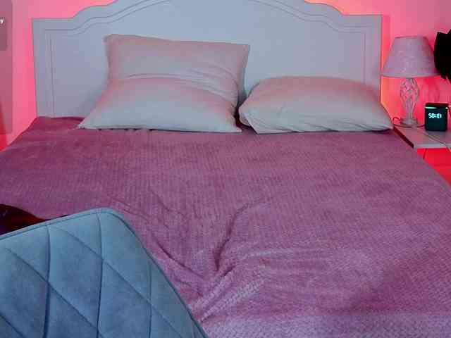 CoralineJones webcam