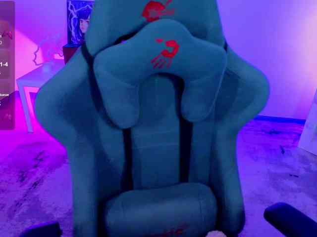 CoralineJones webcam