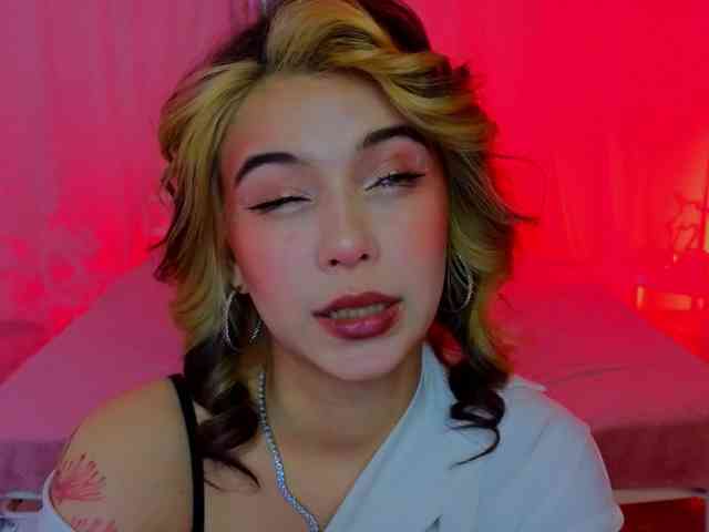 CoralineJones webcam