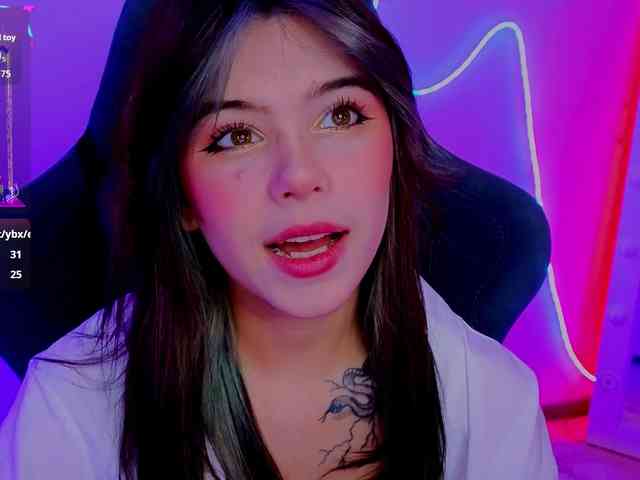 CoralineJones webcam