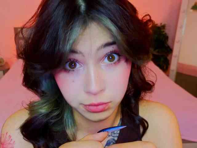 CoralineJones webcam