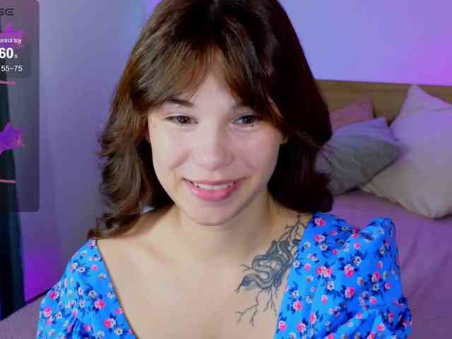 CoralineJones webcam