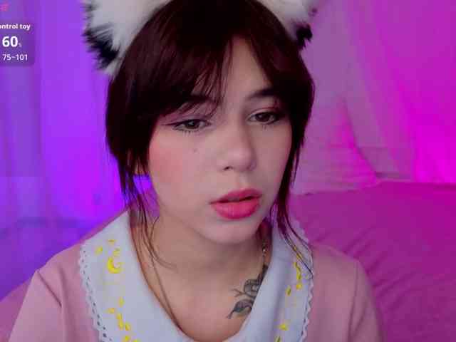 CoralineJones webcam