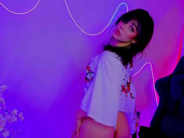 CoralineJones webcam