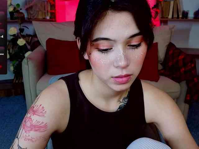 CoralineJones webcam