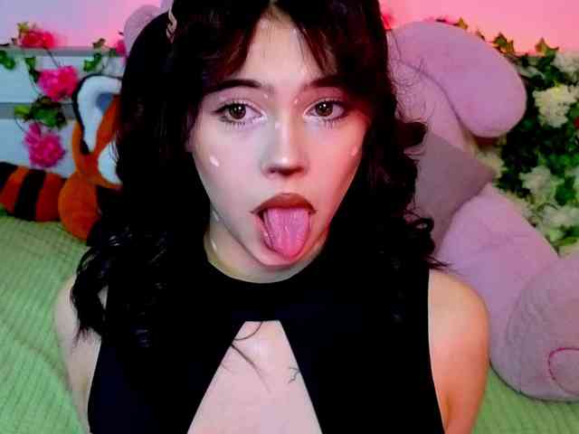 CoralineJones webcam