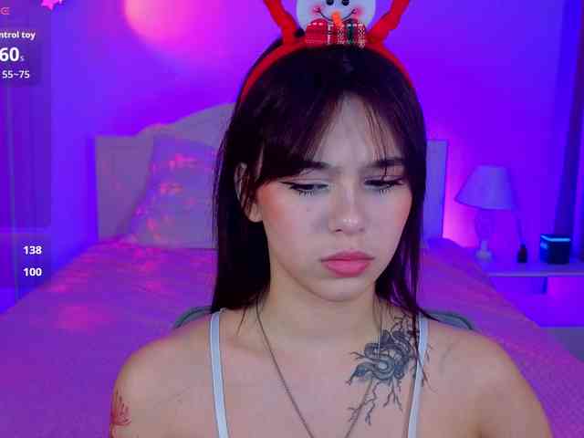 CoralineJones webcam