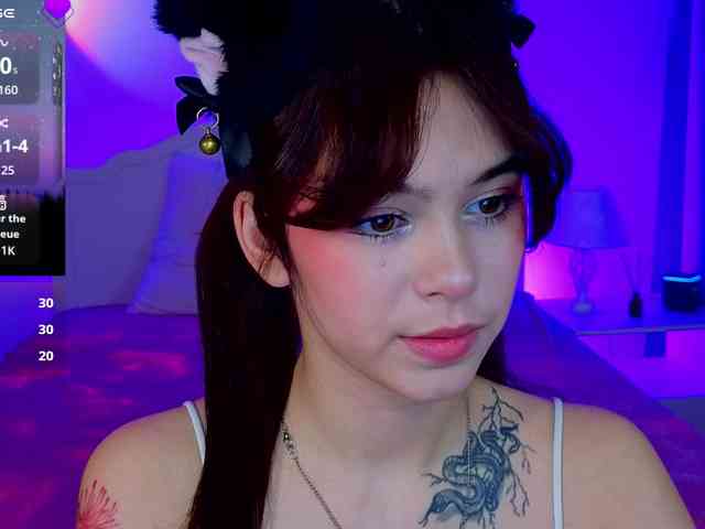 CoralineJones webcam