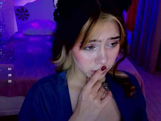 CoralineJones webcam