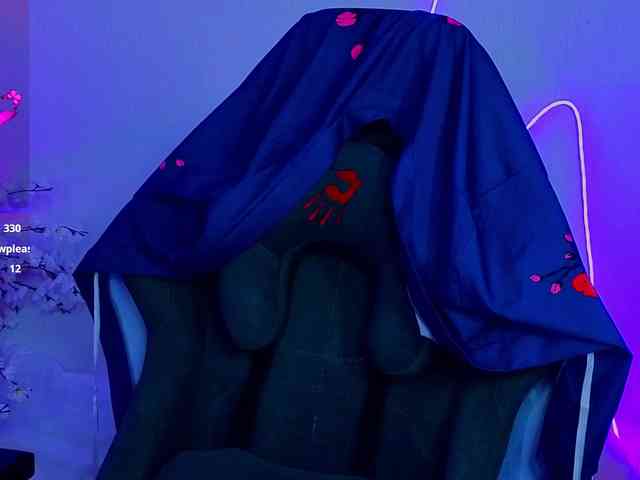 CoralineJones webcam