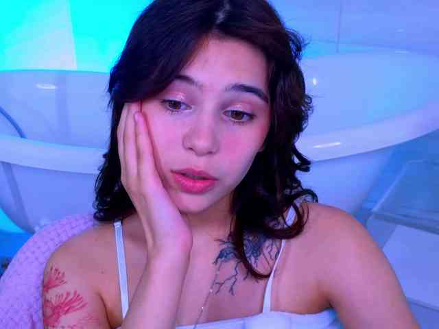 CoralineJones webcam
