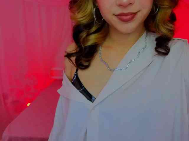 CoralineJones webcam