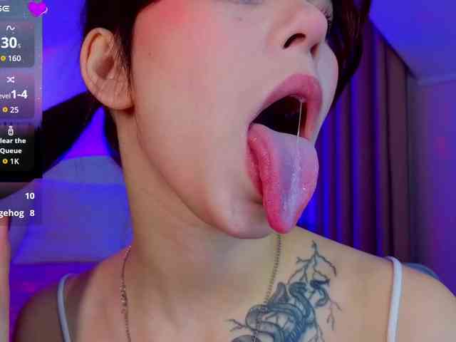 CoralineJones webcam