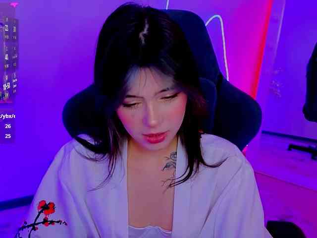 CoralineJones webcam