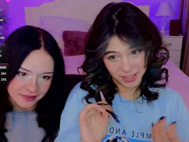 CoralineJones webcam