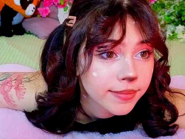 CoralineJones webcam