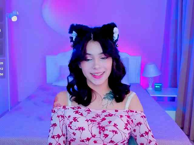 CoralineJones webcam