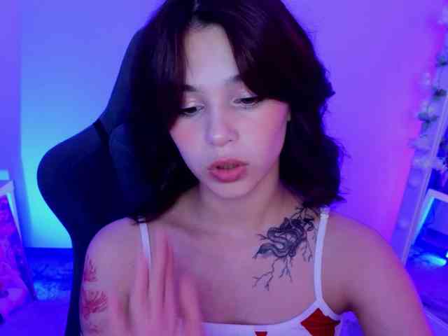 CoralineJones webcam
