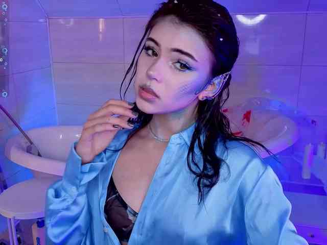 CoralineJones webcam