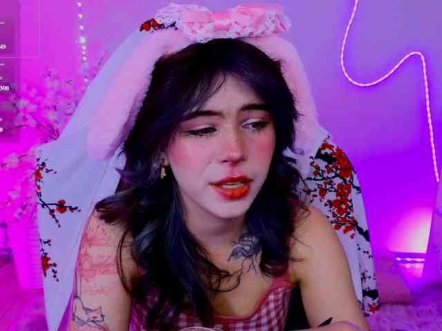 CoralineJones webcam