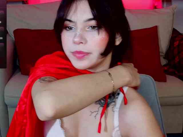 CoralineJones webcam
