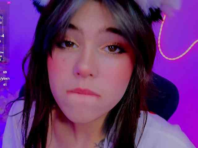 CoralineJones webcam