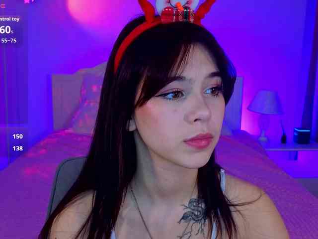 CoralineJones webcam