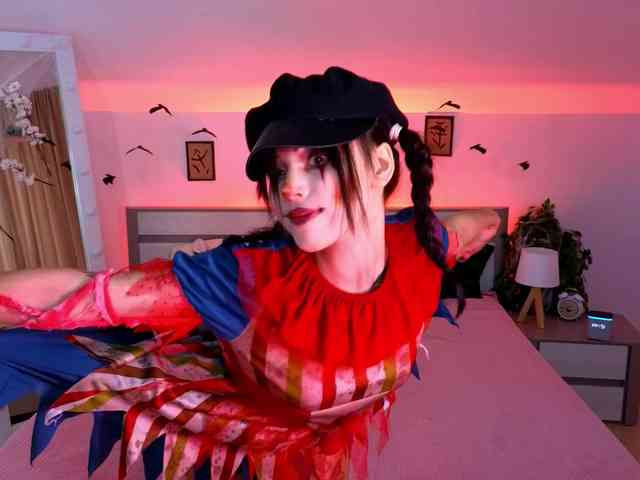 CoralineJones webcam