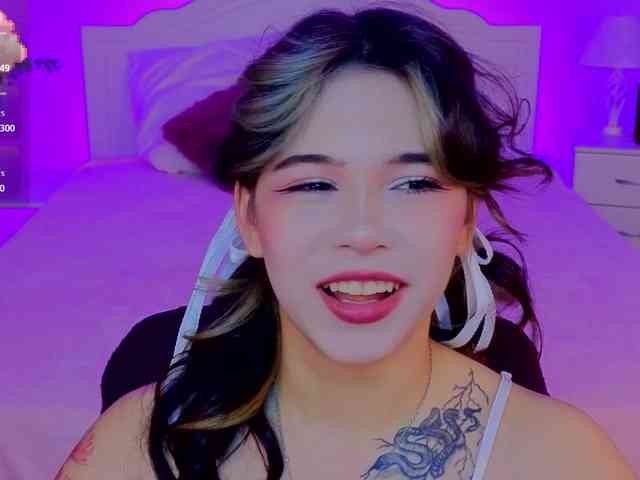 CoralineJones webcam