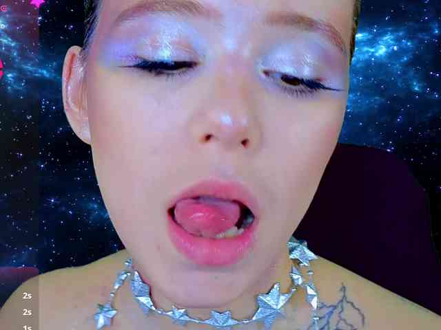 CoralineJones webcam