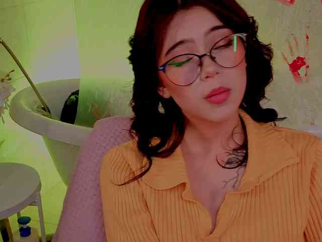 CoralineJones webcam