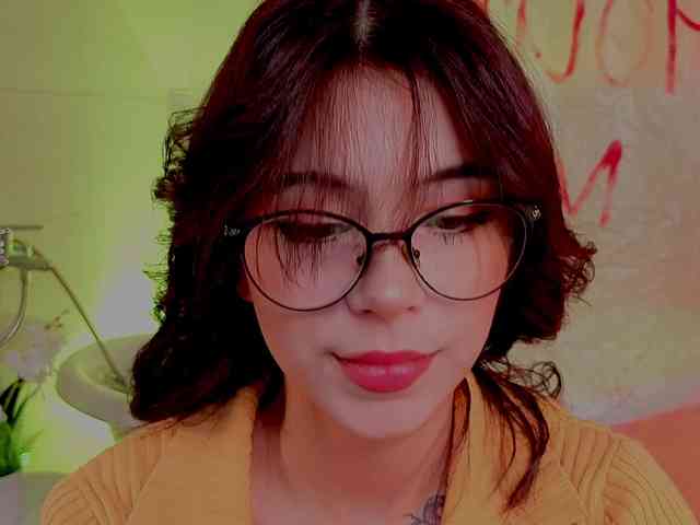 CoralineJones webcam