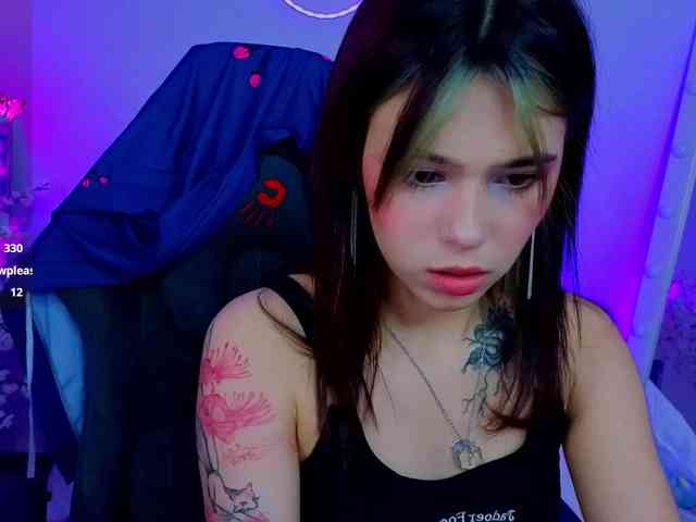 CoralineJones webcam