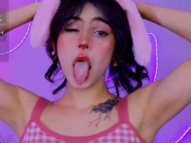 CoralineJones webcam