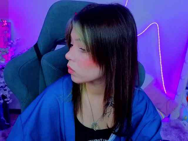 CoralineJones webcam