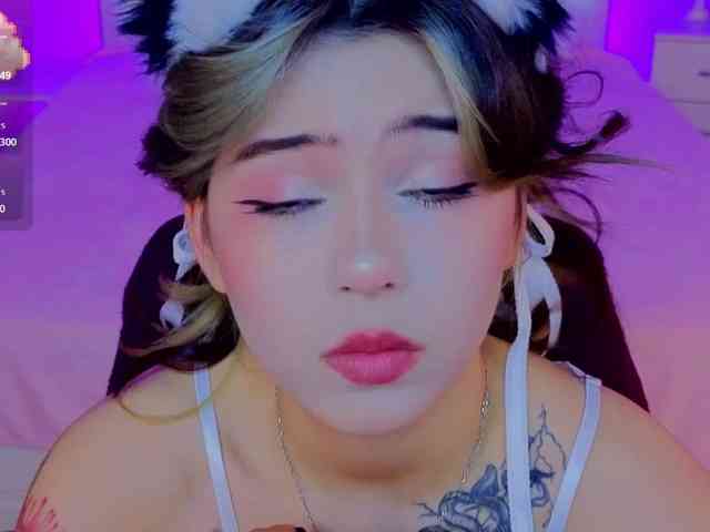 CoralineJones webcam